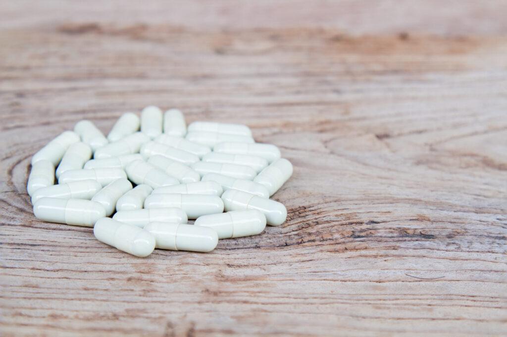 Probiotika pomáhají zejména po užívání antibiotik nebo při zažívacích potížích.