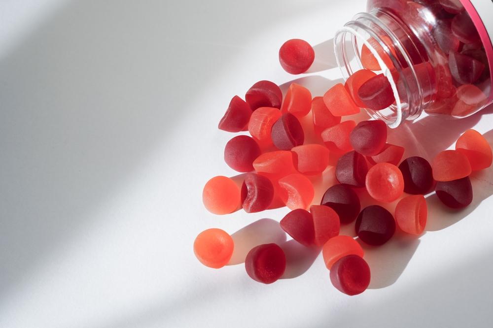 Nedostatek důležitých vitaminů může vést k vypadávání vlasů a zhoršené kvalitě vlasové struktury.